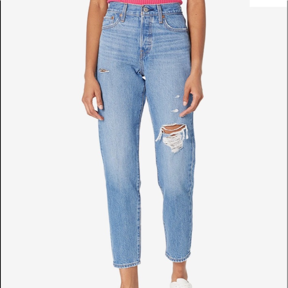 LEVIS Big E Premium Wedgie Tapered Leg Jeans Size 28